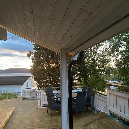 度假居 Holiday Home - Seaview Rental 特隆赫姆